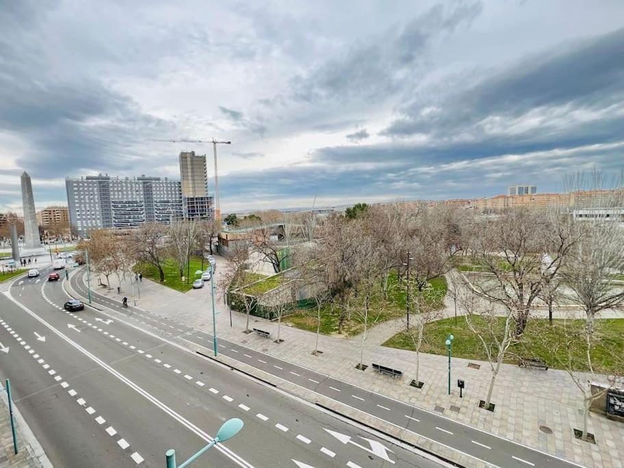 A Orillas Del Pilar Con Parking Zaragoza Bagian luar foto