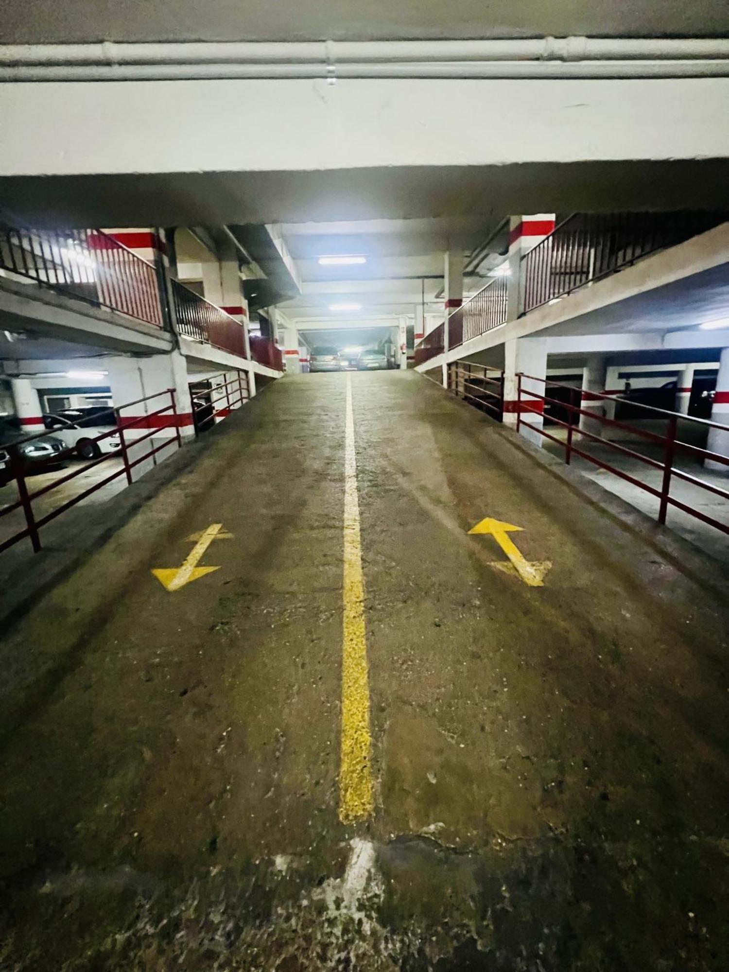 A Orillas Del Pilar Con Parking Zaragoza Bagian luar foto