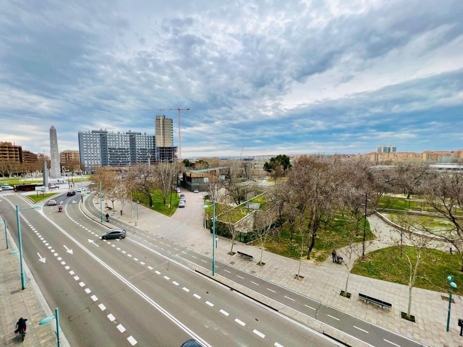 A Orillas Del Pilar Con Parking Zaragoza Bagian luar foto